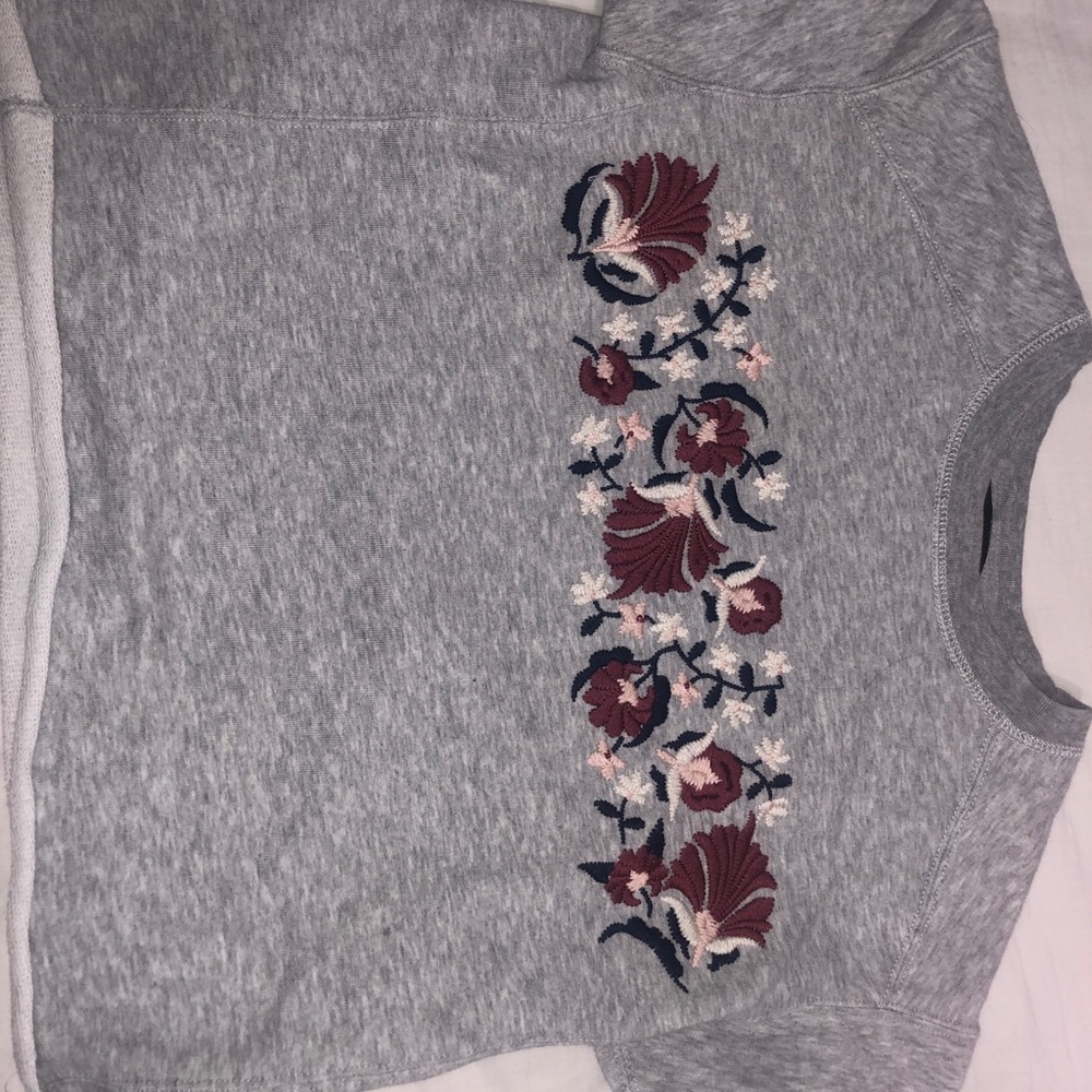 Cropped grey sweater/shirt